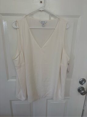 Nine West Cream V-Neck Sleeveless Camisole